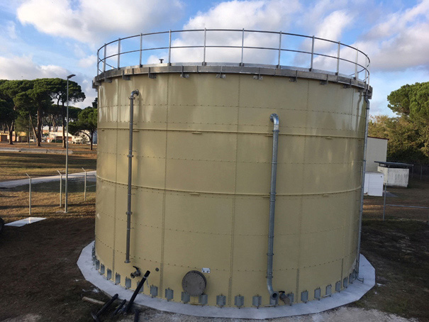 Réservoir d'eau potable peu encombrant pour l'autoconstruction